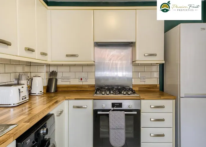 Low Price This Winter 3 Bedroom House In Coventry - Sleeps 5 - With Free Unlimited Wi-Fi, Driveway & Garden By Passionfruit Properties- 26Wwc