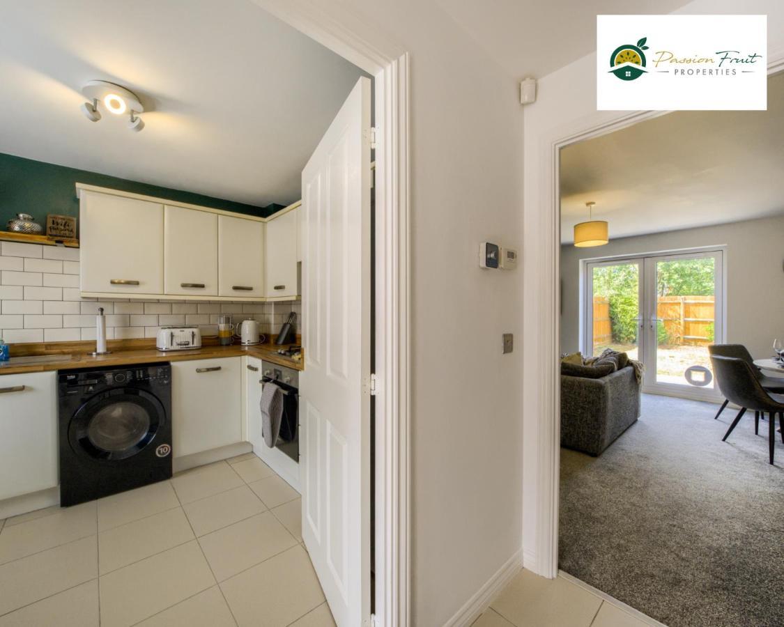 Passionfruit Properties: Cozy 3-bedroom With Wi-fi And Garden Apartment